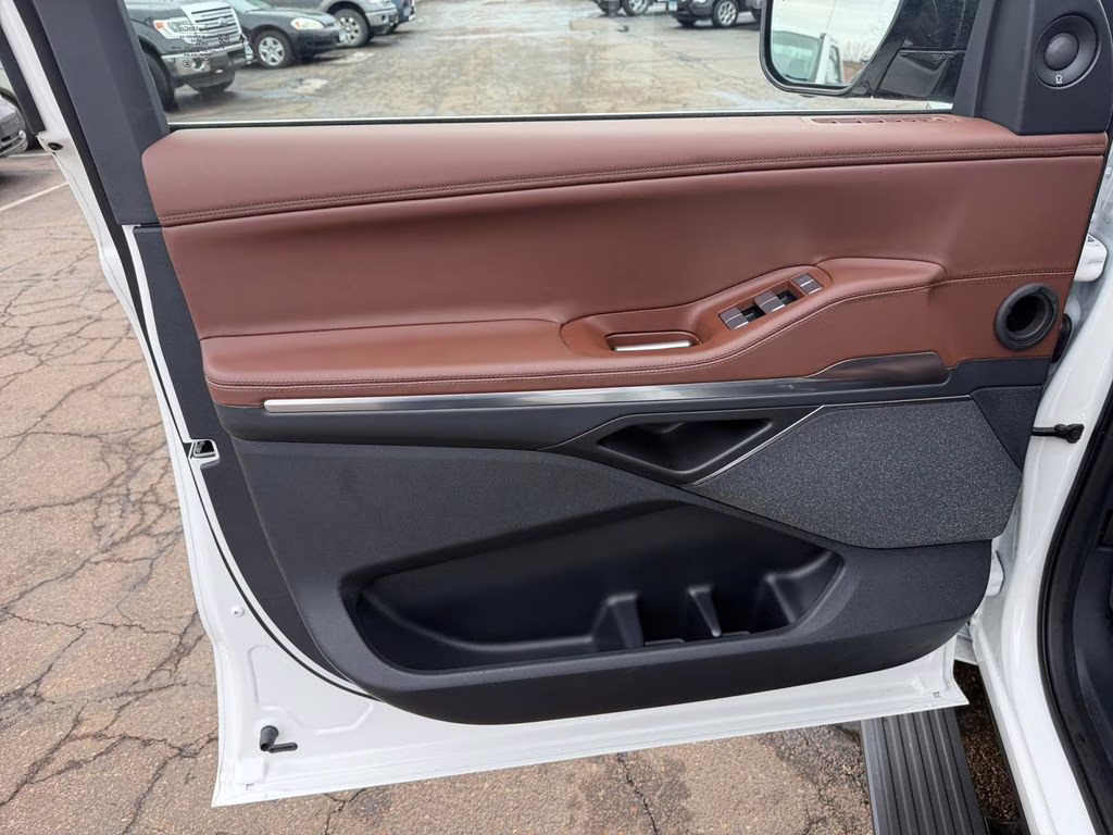 2025 White Metallic Lincoln Navigator L Reserve w/Heavy Duty Tow Pkg 4X4 SUV