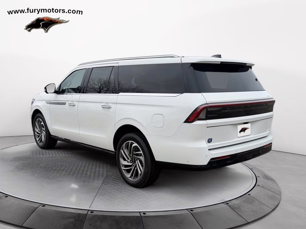 2025 White Metallic Lincoln Navigator L Reserve w/Heavy Duty Tow Pkg 4X4 SUV