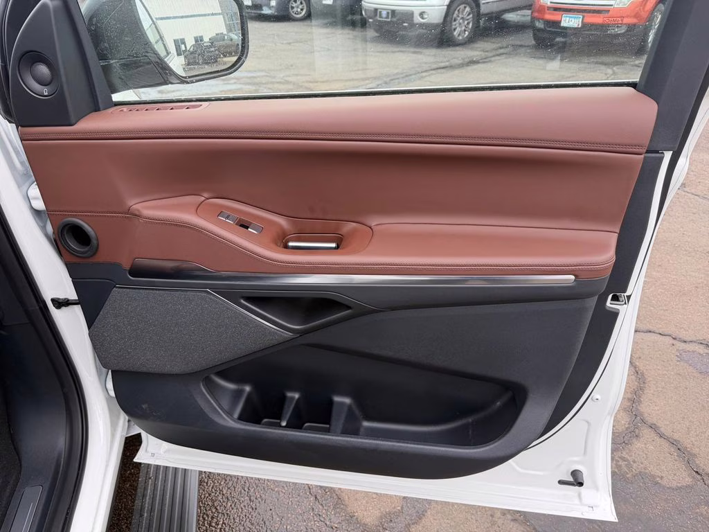 2025 White Metallic Lincoln Navigator L Reserve w/Heavy Duty Tow Pkg 4X4 SUV