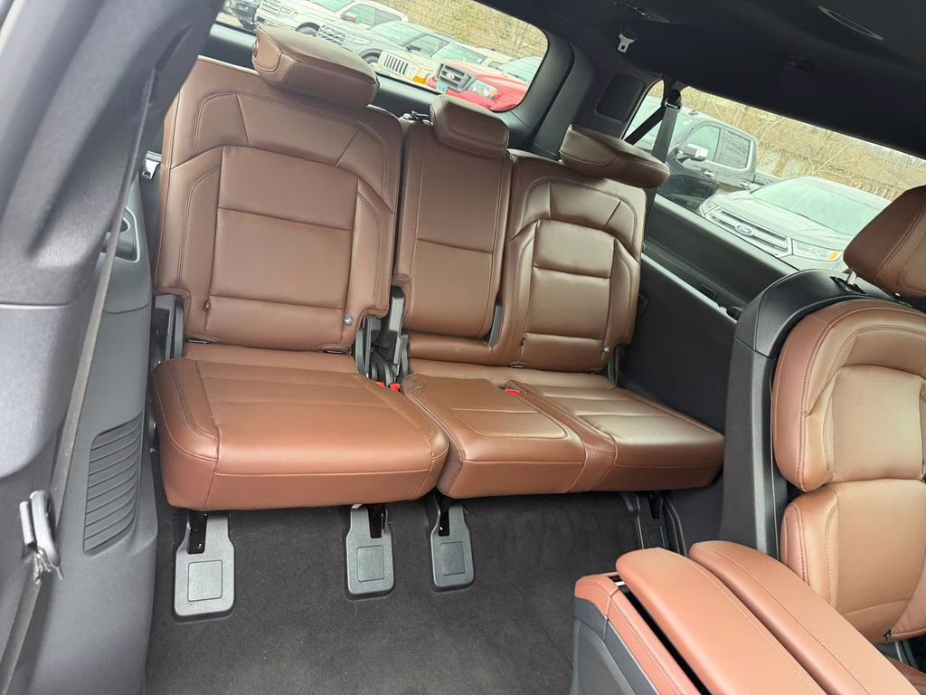 2025 White Metallic Lincoln Navigator L Reserve w/Heavy Duty Tow Pkg 4X4 SUV