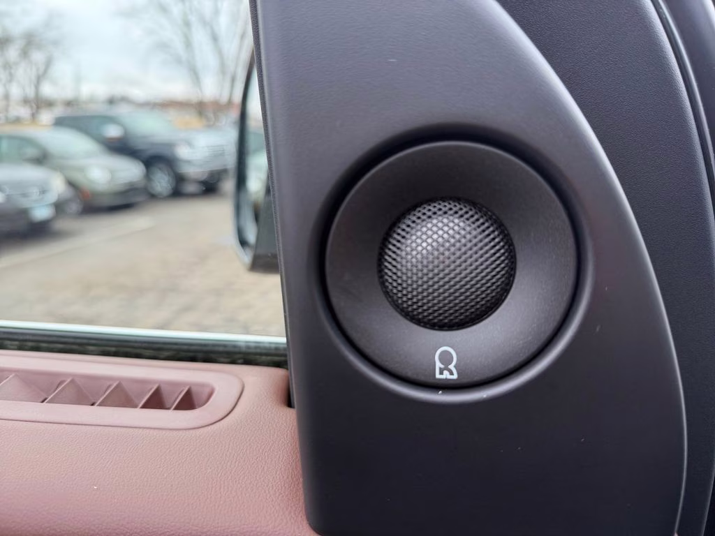 2025 White Metallic Lincoln Navigator L Reserve w/Heavy Duty Tow Pkg 4X4 SUV