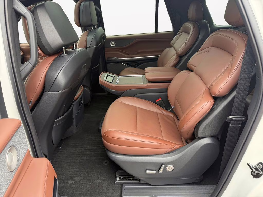 2025 White Metallic Lincoln Navigator L Reserve w/Heavy Duty Tow Pkg 4X4 SUV