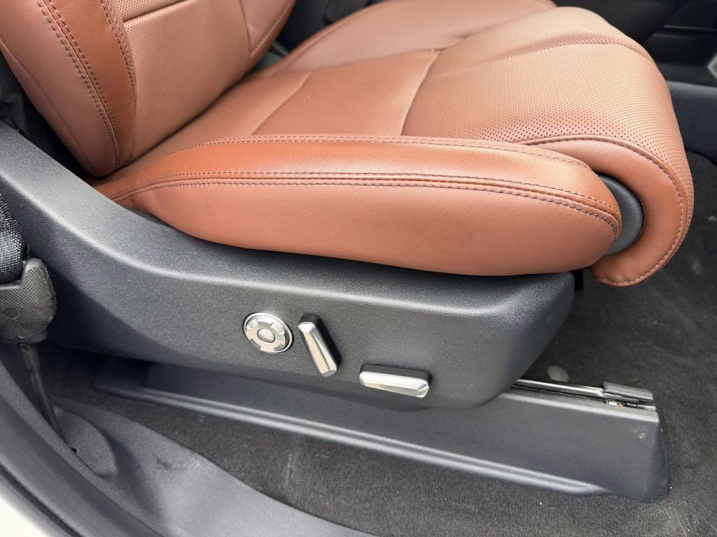 2025 White Metallic Lincoln Navigator L Reserve w/Heavy Duty Tow Pkg 4X4 SUV