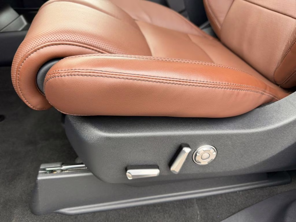 2025 White Metallic Lincoln Navigator L Reserve w/Heavy Duty Tow Pkg 4X4 SUV