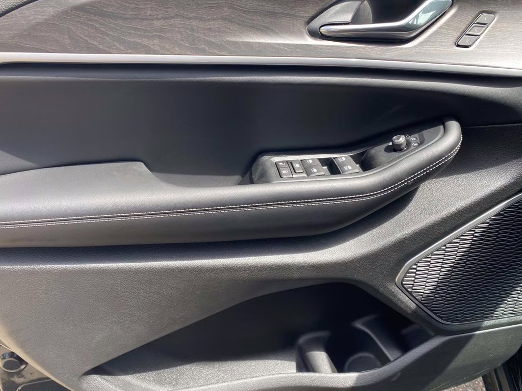 2026 Diamond Black Crystal Pearlcoat Jeep Grand Cherokee Limited RWD SUV