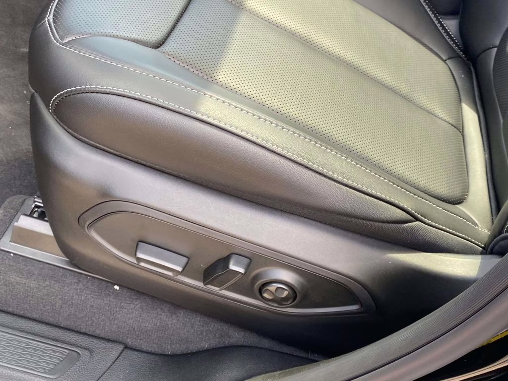 2026 Diamond Black Crystal Pearlcoat Jeep Grand Cherokee Limited RWD SUV