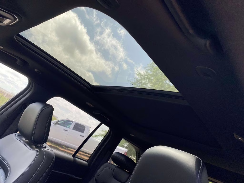 2026 Diamond Black Crystal Pearlcoat Jeep Grand Cherokee Limited RWD SUV