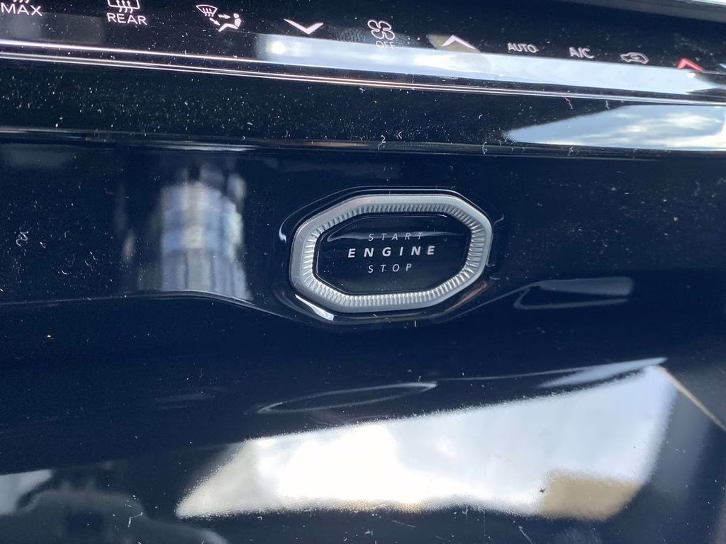 2026 Diamond Black Crystal Pearlcoat Jeep Grand Cherokee Limited RWD SUV