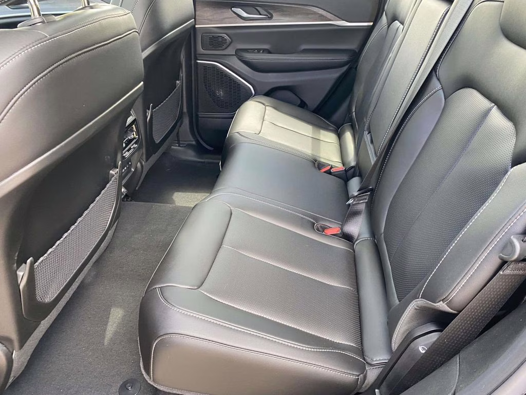 2026 Diamond Black Crystal Pearlcoat Jeep Grand Cherokee Limited RWD SUV