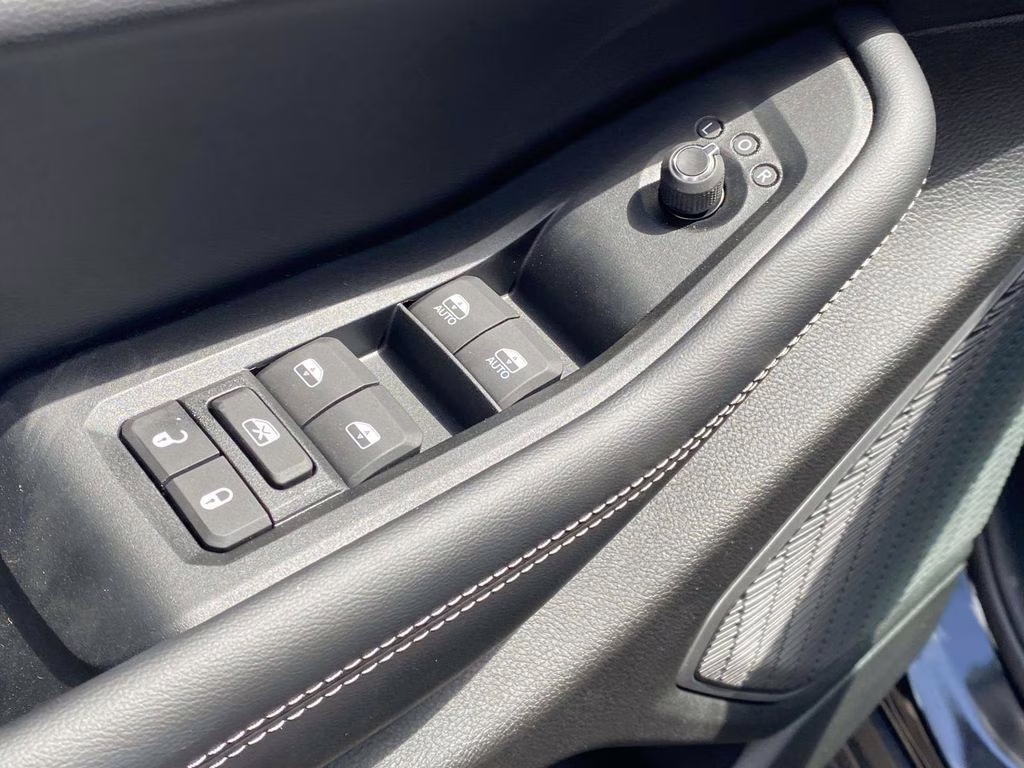 2026 Diamond Black Crystal Pearlcoat Jeep Grand Cherokee Limited RWD SUV