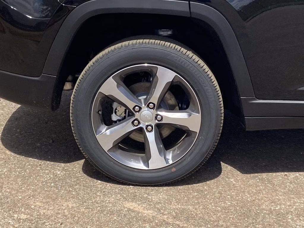 2026 Diamond Black Crystal Pearlcoat Jeep Grand Cherokee Limited RWD SUV