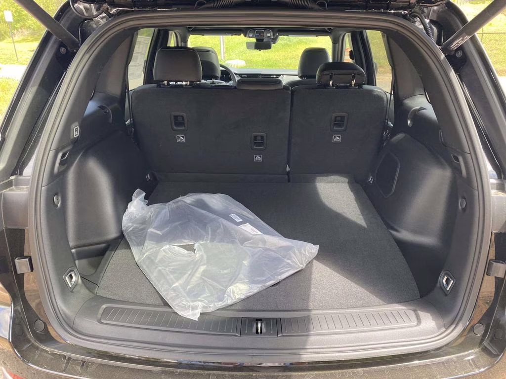 2026 Diamond Black Crystal Pearlcoat Jeep Grand Cherokee Limited RWD SUV