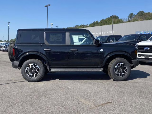 2026 Shadow Black Ford Bronco Outer Banks 4X4 SUV