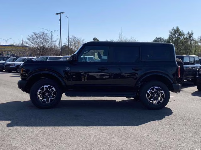2026 Shadow Black Ford Bronco Outer Banks 4X4 SUV
