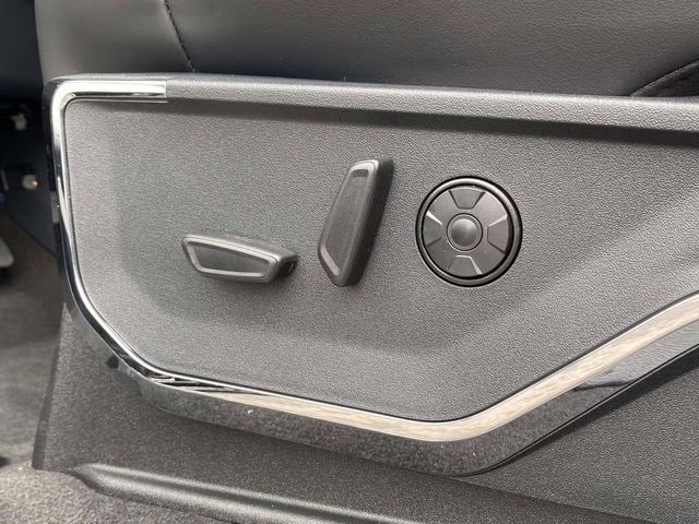 2026 Black Ford Super Duty F-250 SRW Platinum 4X4 Truck