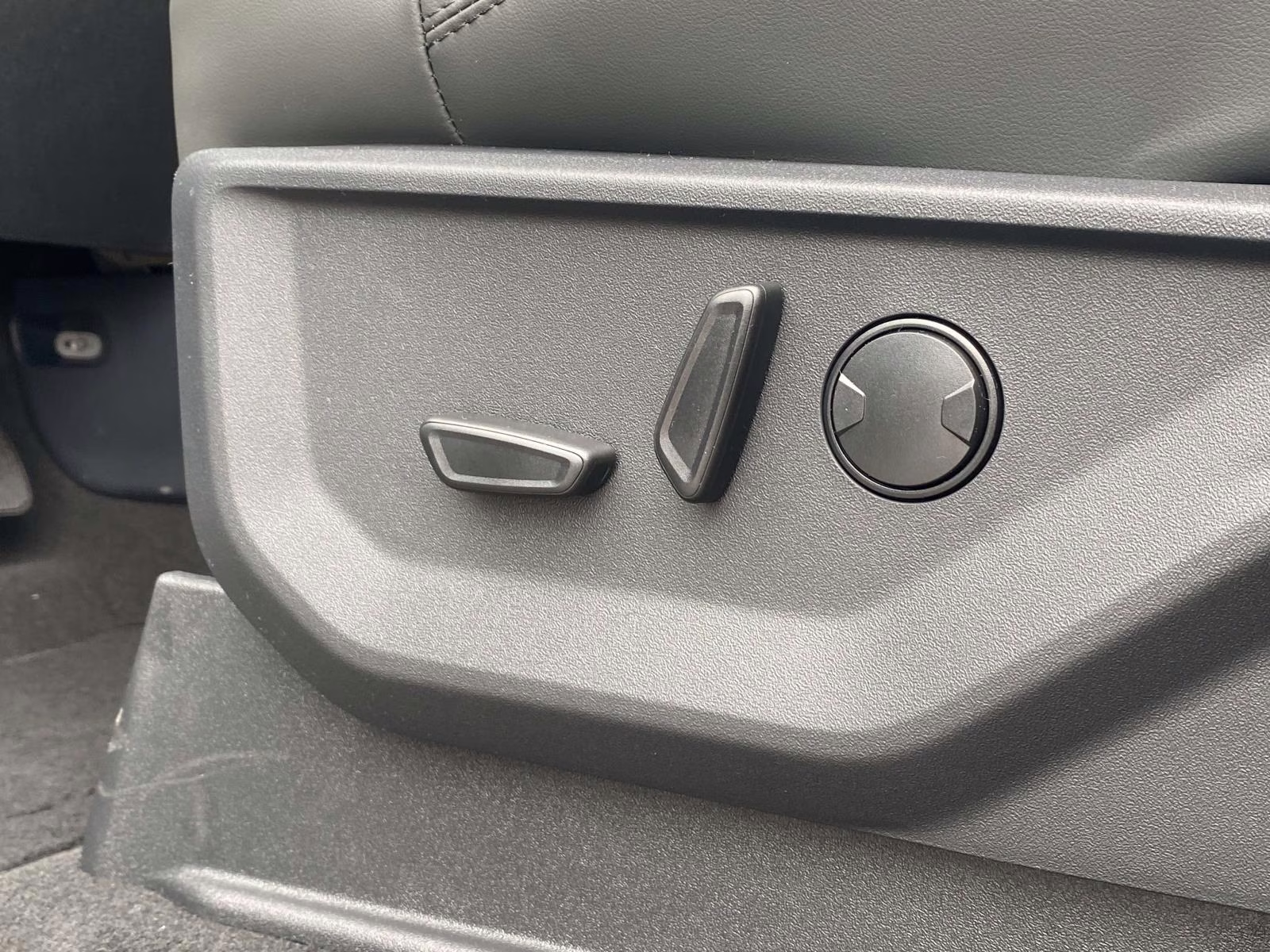 2026 Glacier Gray Metallic Tri-Coat Ford Expedition Max Active RWD SUV