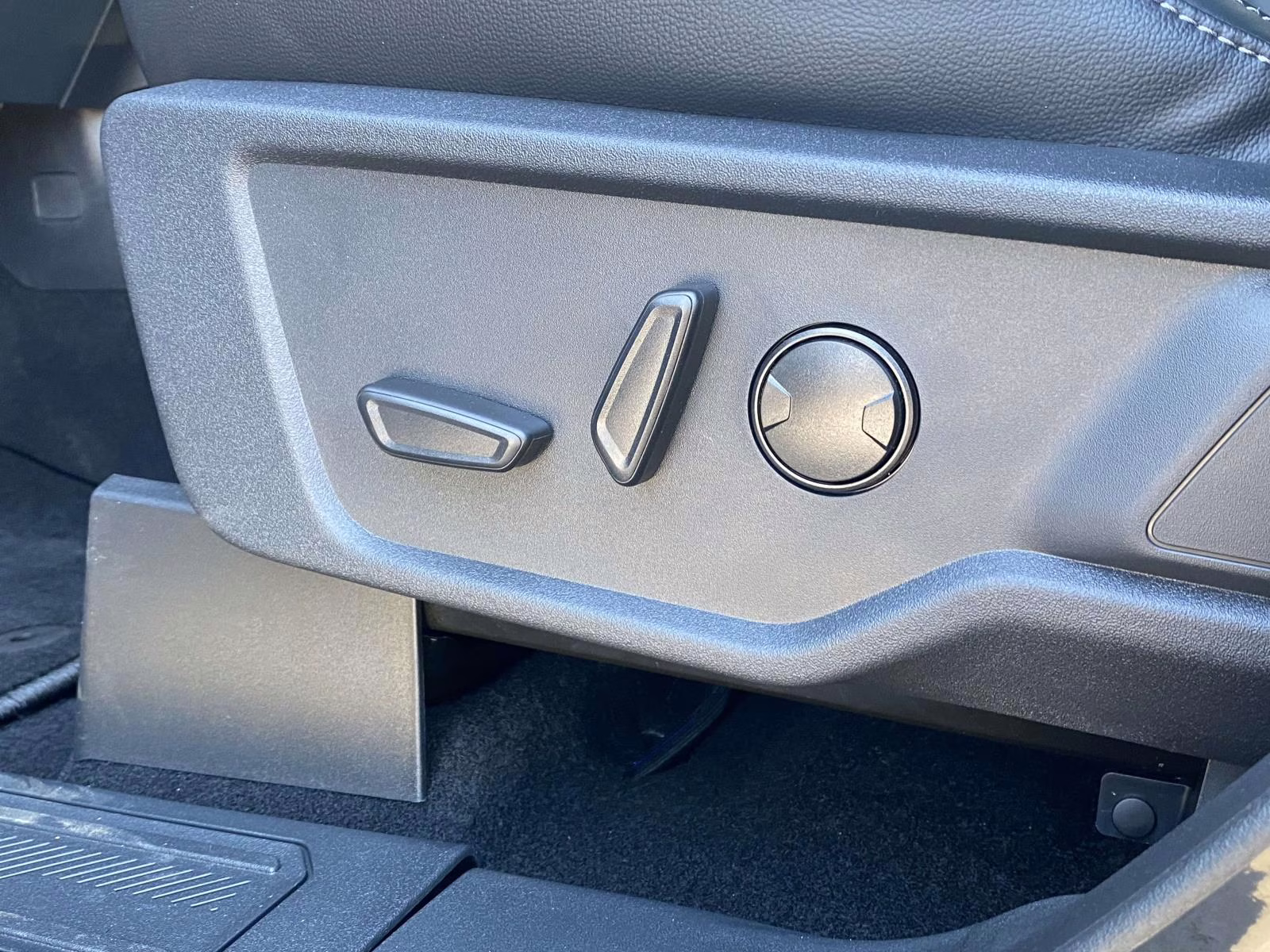 2026 Shadow Black Ford Bronco Outer Banks 4X4 SUV