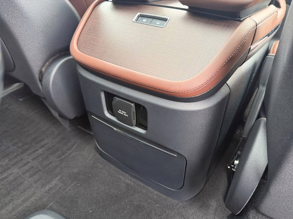 2025 White Metallic Lincoln Navigator L Reserve w/Heavy Duty Tow Pkg 4X4 SUV