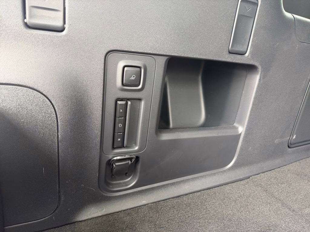 2025 White Metallic Lincoln Navigator L Reserve w/Heavy Duty Tow Pkg 4X4 SUV