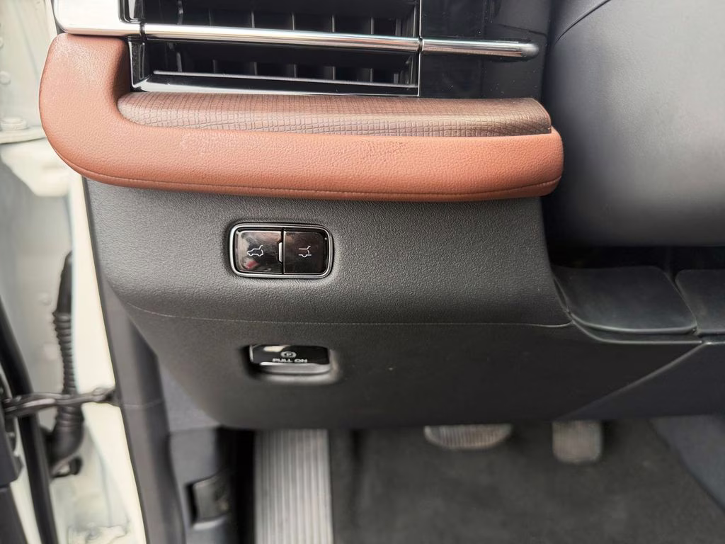 2025 White Metallic Lincoln Navigator L Reserve w/Heavy Duty Tow Pkg 4X4 SUV