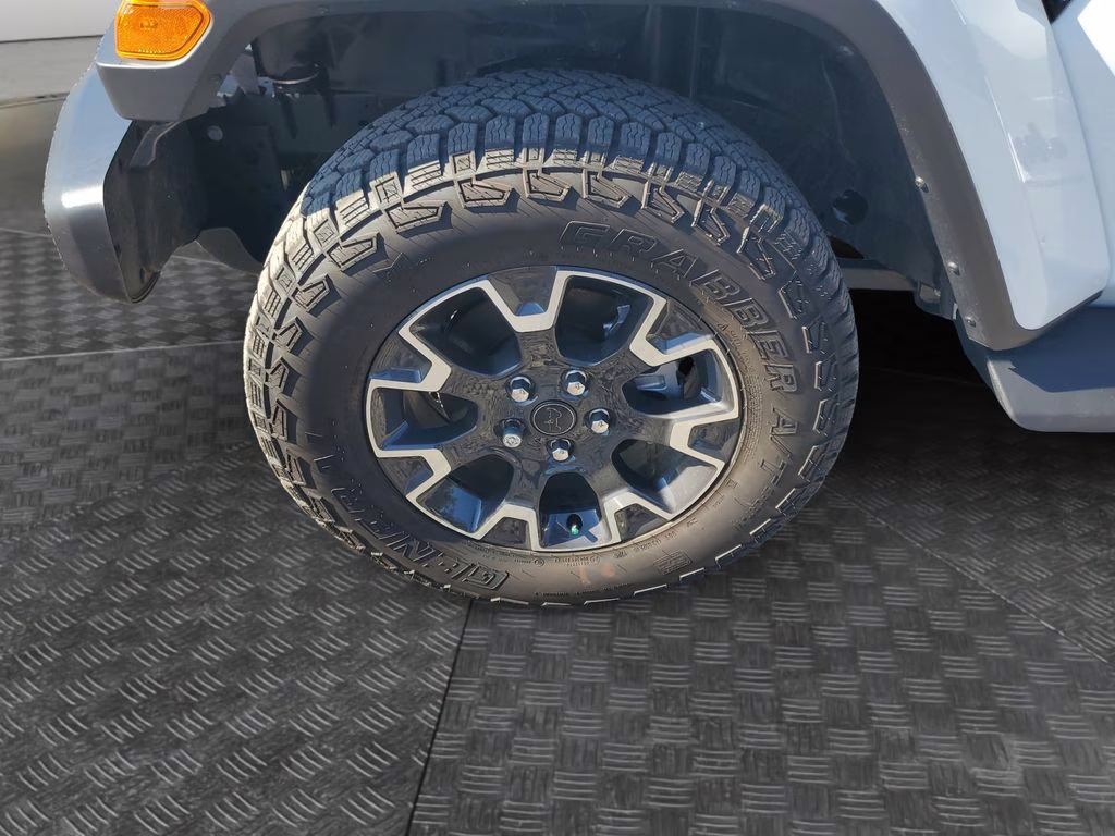 2025 Bright White Clearcoat Jeep Wrangler Sahara 4X4 SUV