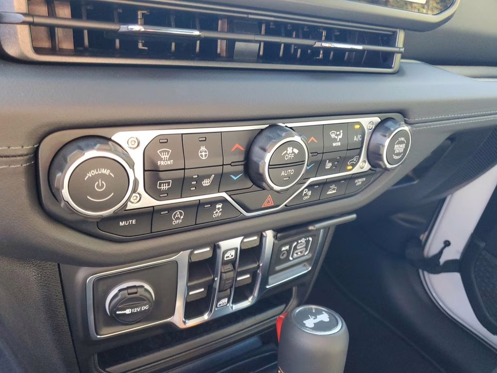 2025 Bright White Clearcoat Jeep Wrangler Sahara 4X4 SUV