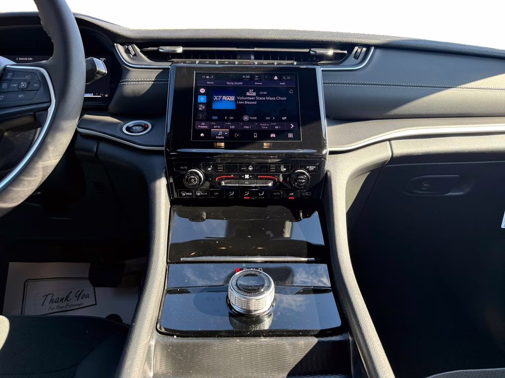 2025 Bright White Clearcoat Jeep Grand Cherokee Altitude RWD SUV