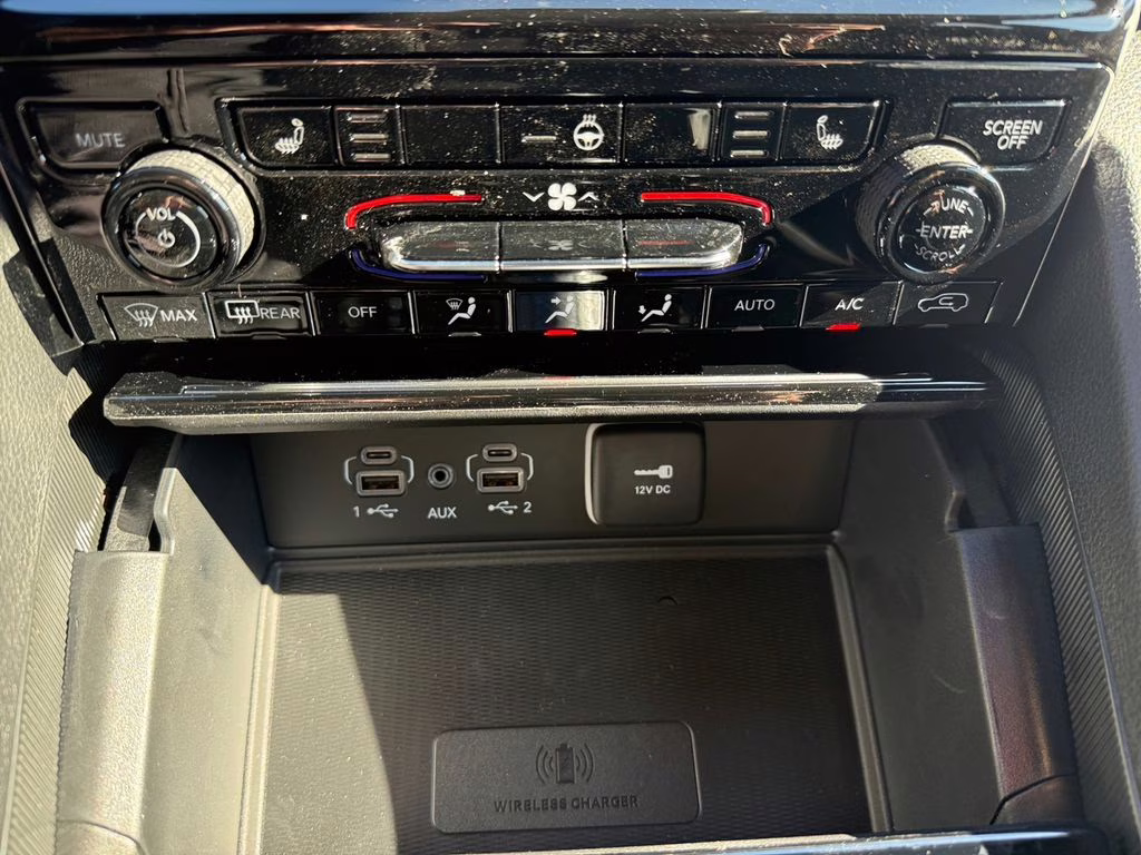 2025 Bright White Clearcoat Jeep Grand Cherokee Altitude RWD SUV