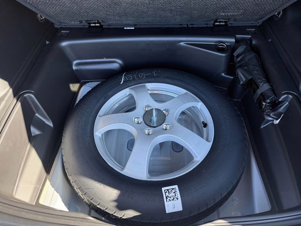 2025 Bright White Clearcoat Jeep Grand Cherokee Altitude RWD SUV