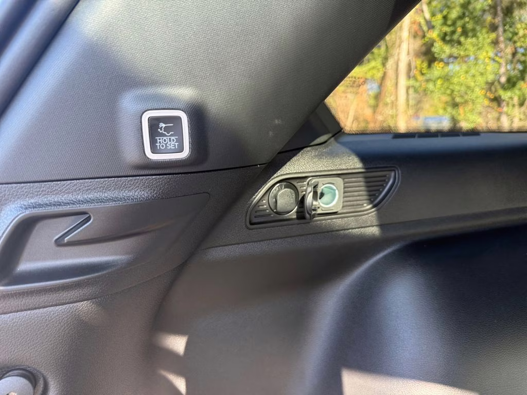 2025 Bright White Clearcoat Jeep Grand Cherokee Altitude RWD SUV