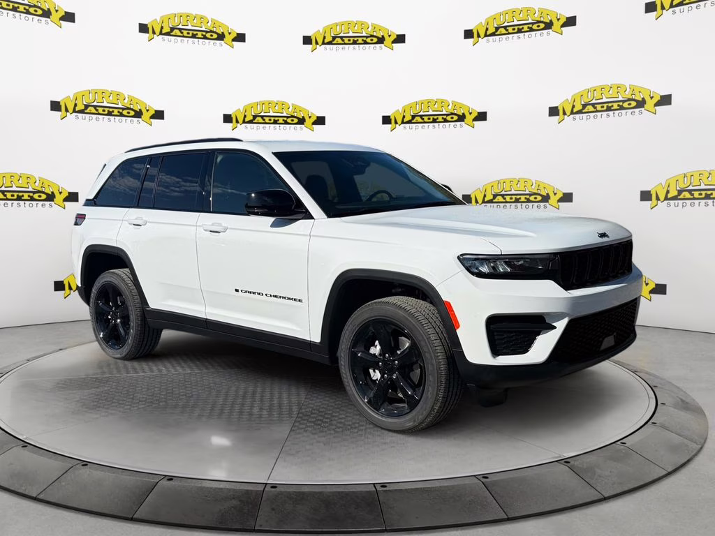 2025 Bright White Clearcoat Jeep Grand Cherokee Altitude RWD SUV