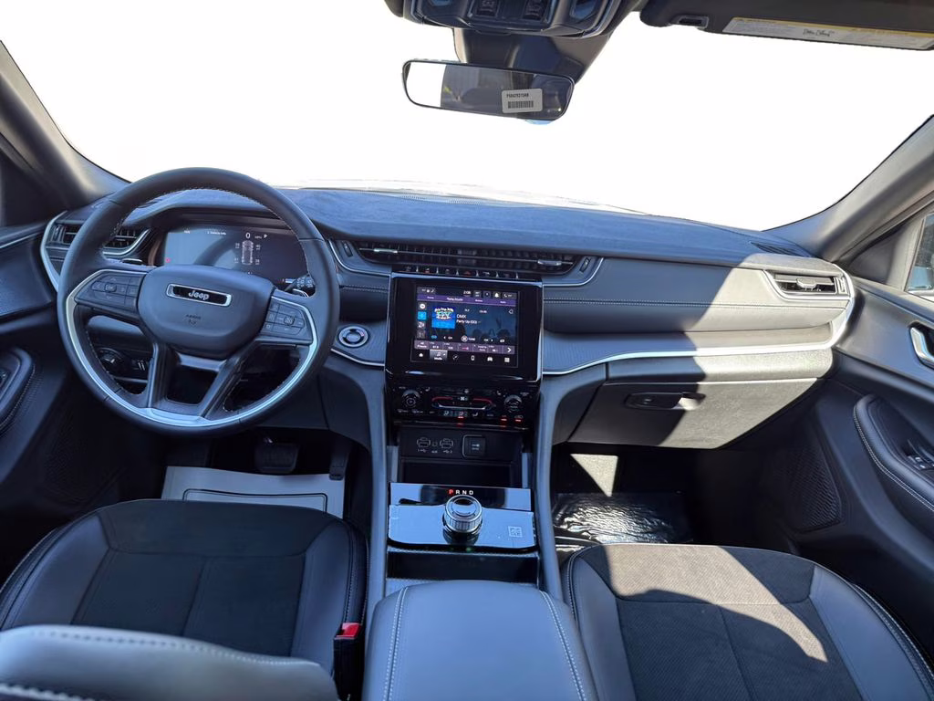 2025 Silver Zynith Jeep Grand Cherokee Altitude X RWD SUV