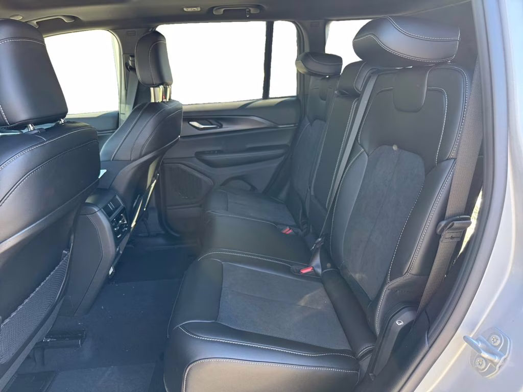 2025 Silver Zynith Jeep Grand Cherokee Altitude X RWD SUV