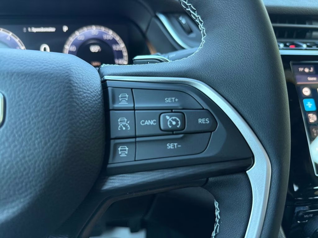 2025 Silver Zynith Jeep Grand Cherokee Altitude X RWD SUV