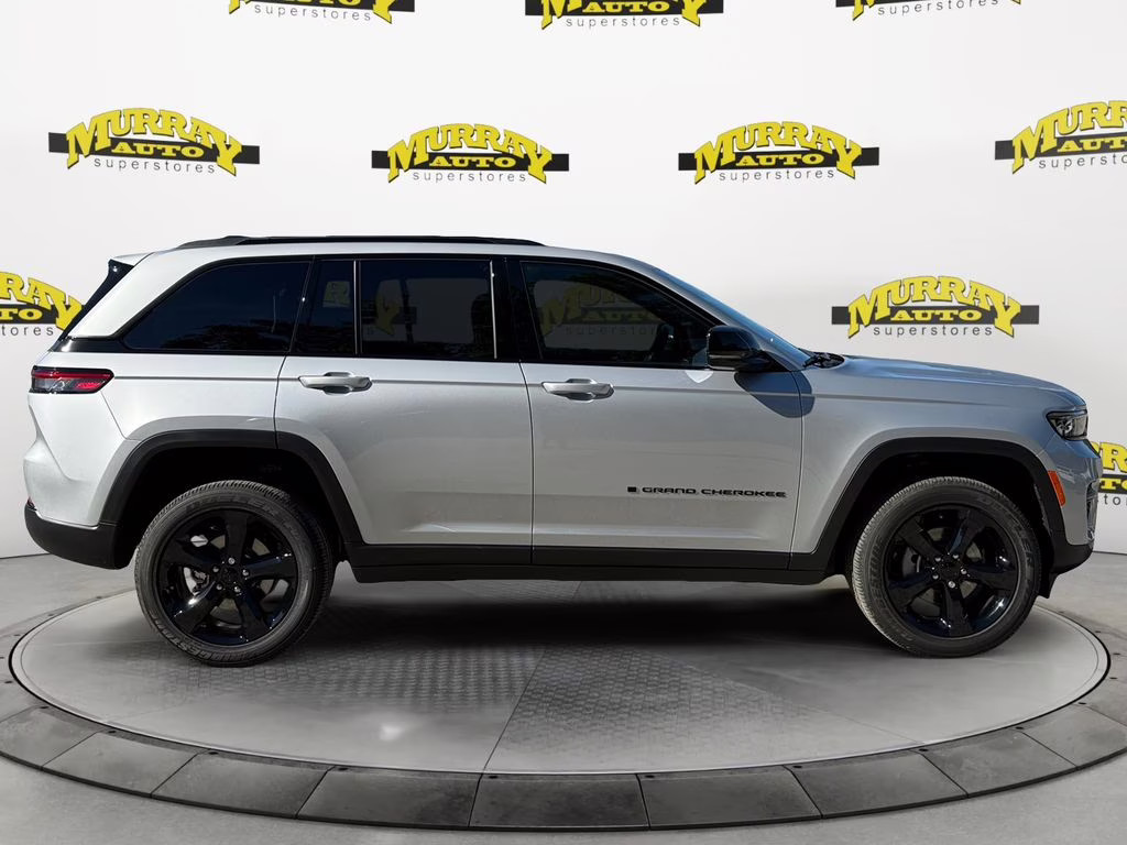 2025 Silver Zynith Jeep Grand Cherokee Altitude X RWD SUV