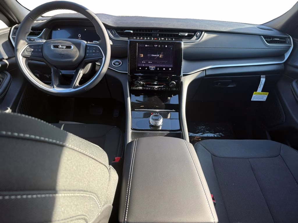 2025 Silver Zynith Jeep Grand Cherokee Laredo RWD SUV