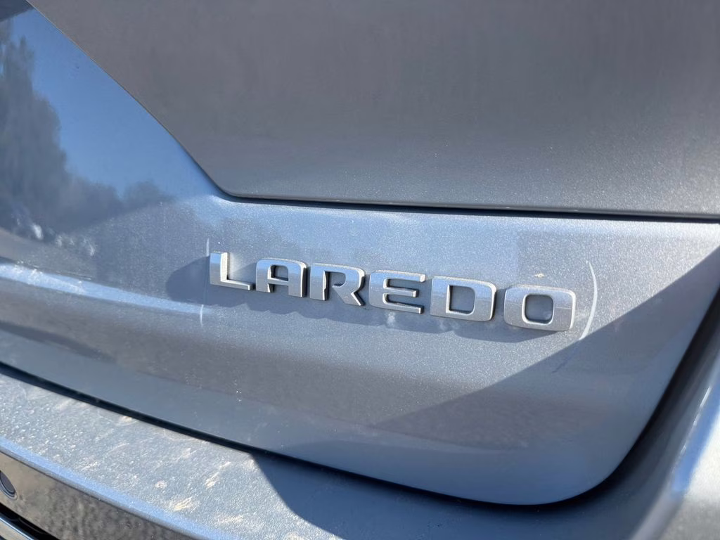 2025 Silver Zynith Jeep Grand Cherokee Laredo RWD SUV