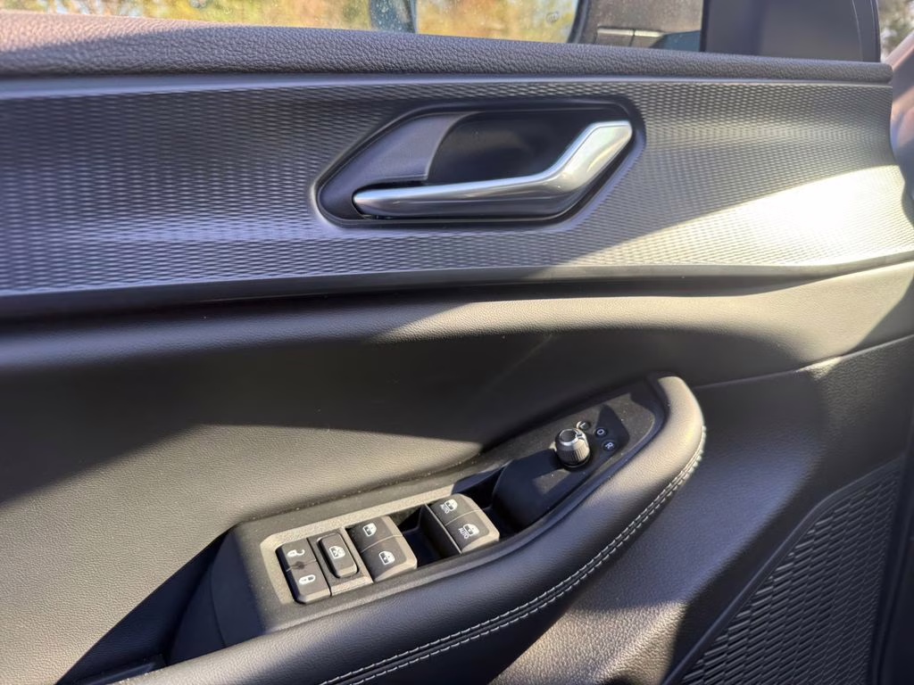 2025 Silver Zynith Jeep Grand Cherokee Laredo RWD SUV