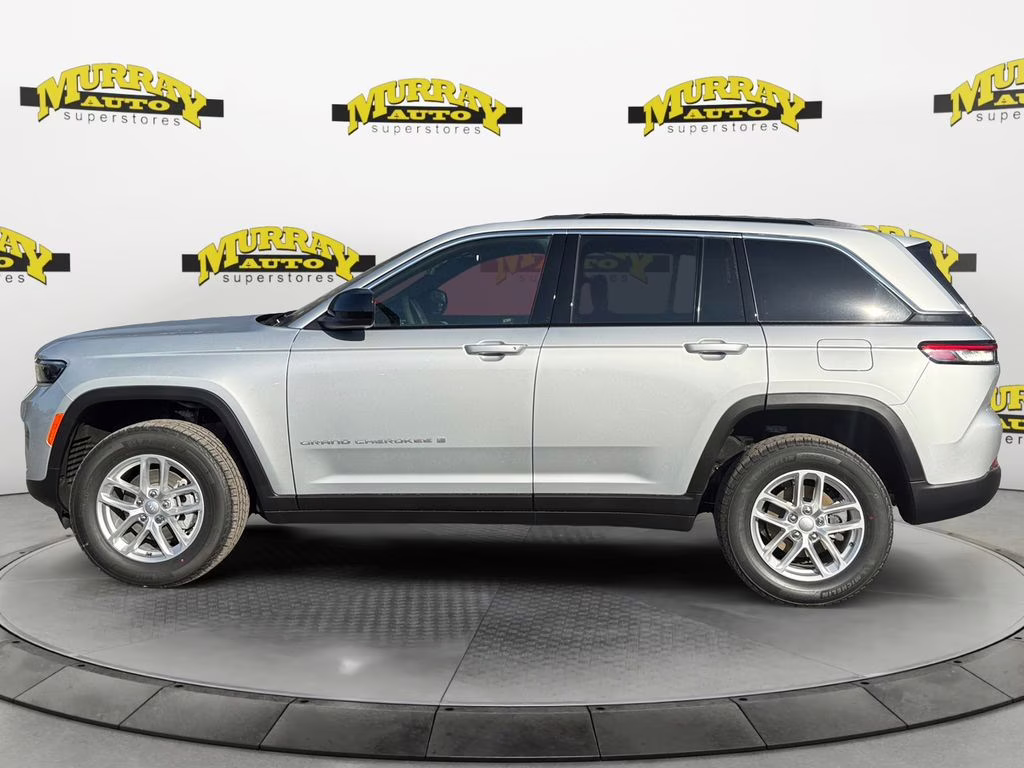 2025 Silver Zynith Jeep Grand Cherokee Laredo RWD SUV