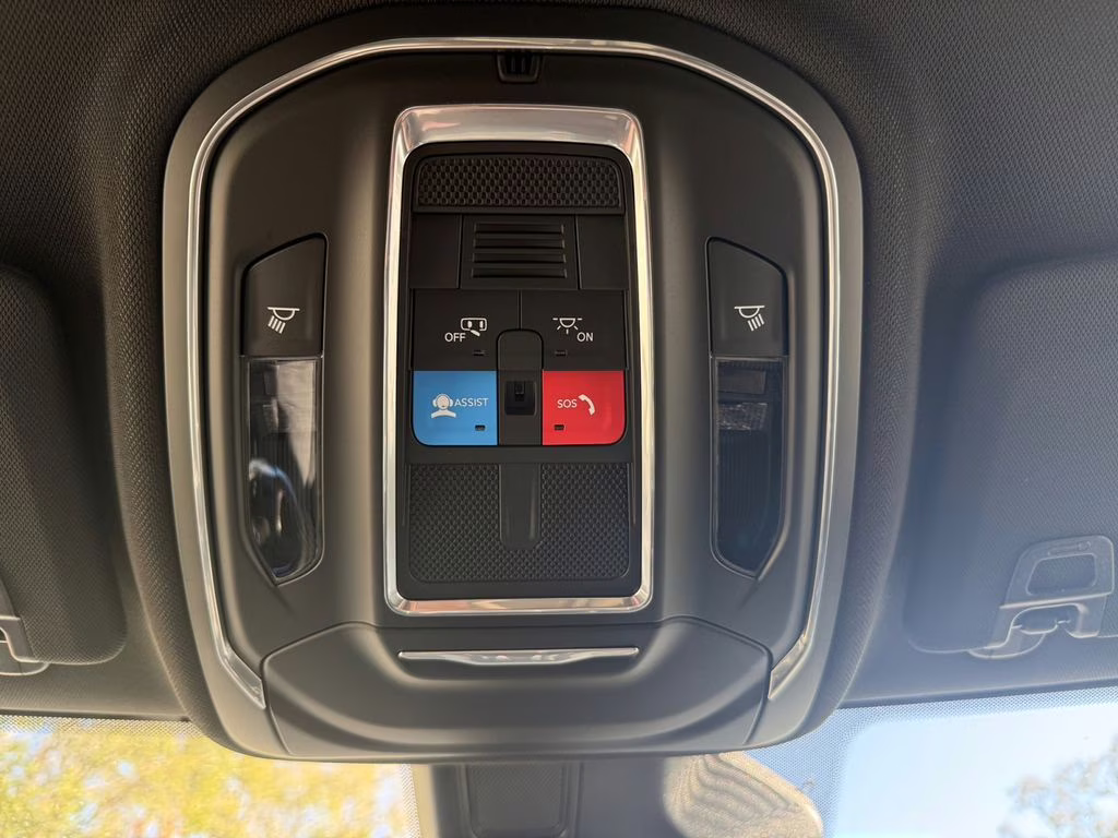 2025 Silver Zynith Jeep Grand Cherokee Laredo RWD SUV