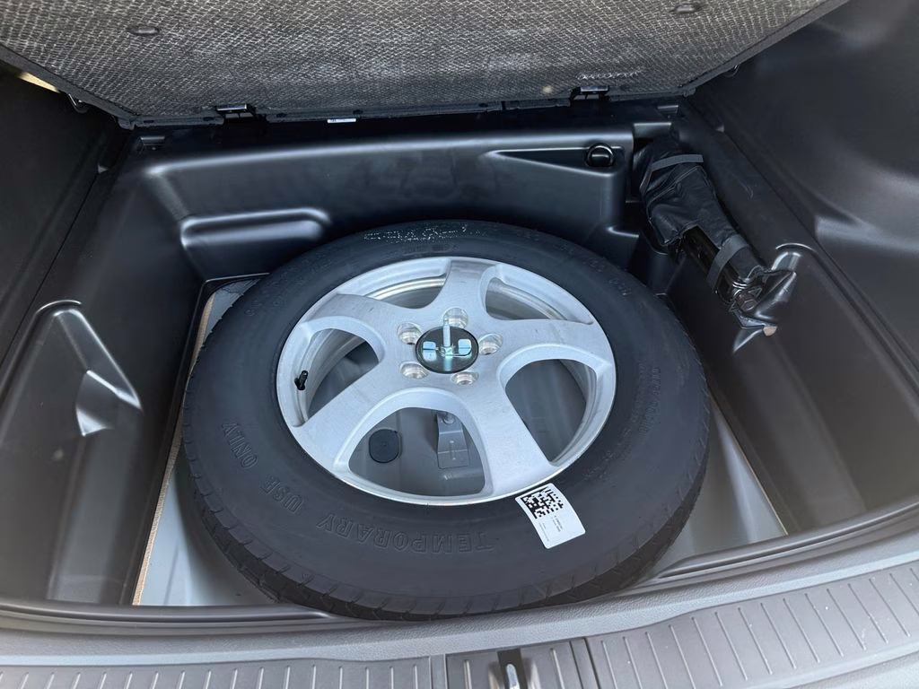 2025 Silver Zynith Jeep Grand Cherokee Laredo RWD SUV