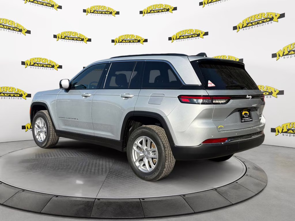 2025 Silver Zynith Jeep Grand Cherokee Laredo RWD SUV