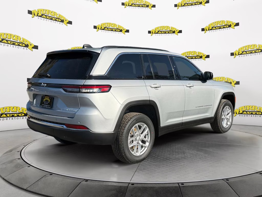 2025 Silver Zynith Jeep Grand Cherokee Laredo RWD SUV