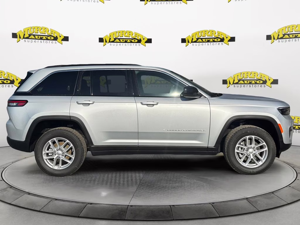 2025 Silver Zynith Jeep Grand Cherokee Laredo RWD SUV