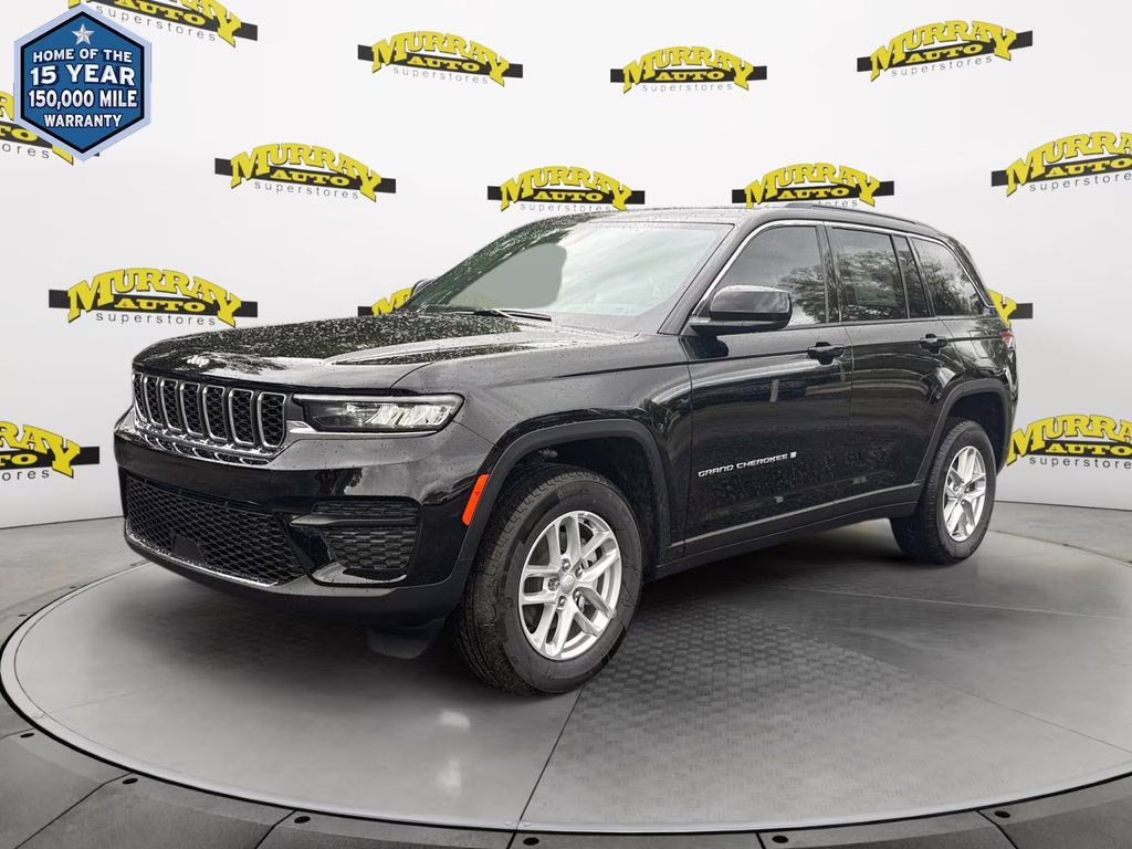 2025 Diamond Black Crystal Pearlcoat Jeep Grand Cherokee Laredo RWD SUV