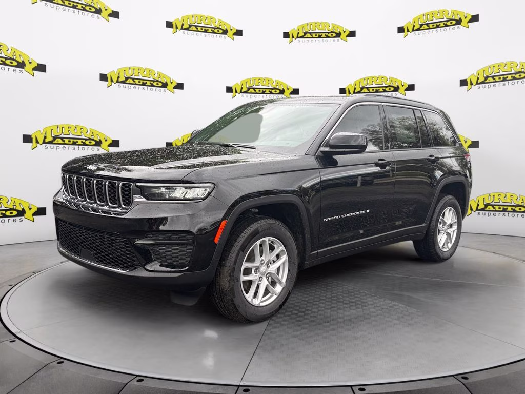 2025 Diamond Black Crystal Pearlcoat Jeep Grand Cherokee Laredo RWD SUV