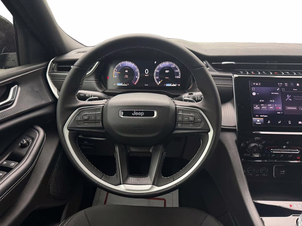 2025 Diamond Black Crystal Pearlcoat Jeep Grand Cherokee Laredo RWD SUV