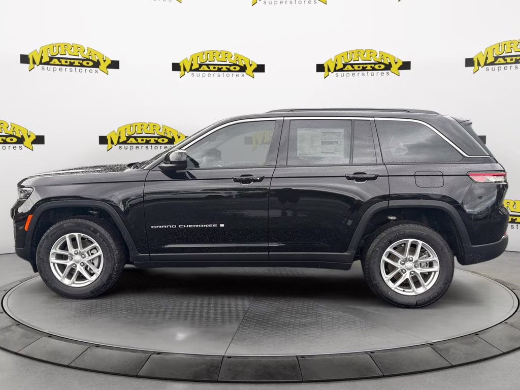 2025 Diamond Black Crystal Pearlcoat Jeep Grand Cherokee Laredo RWD SUV