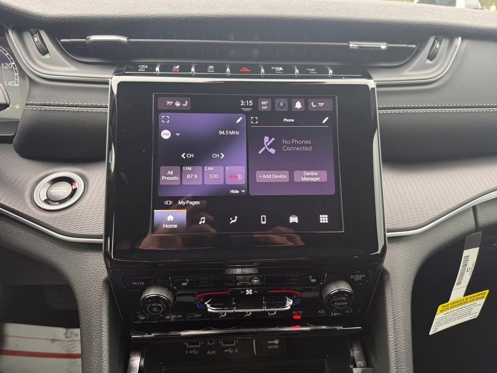 2025 Diamond Black Crystal Pearlcoat Jeep Grand Cherokee Laredo RWD SUV