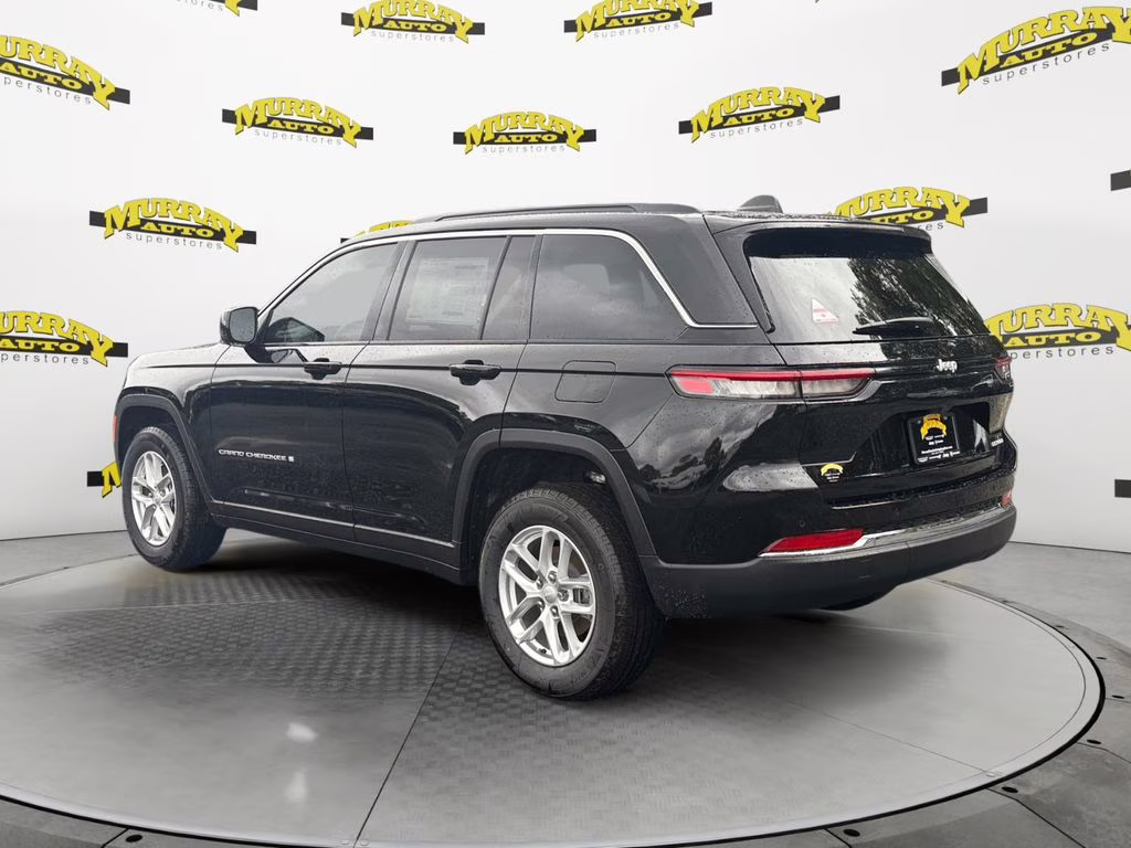 2025 Diamond Black Crystal Pearlcoat Jeep Grand Cherokee Laredo RWD SUV